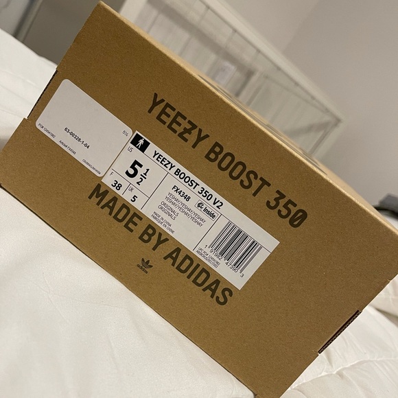 Adidas Yeezy Boost - Picture 1 of 6